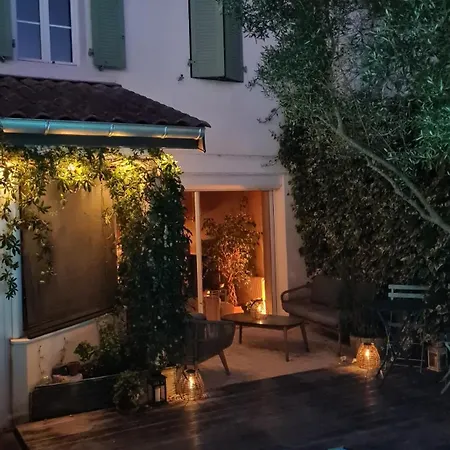 Hébergement de vacances Charmante Maison De En Pierre Avec Piscine *
